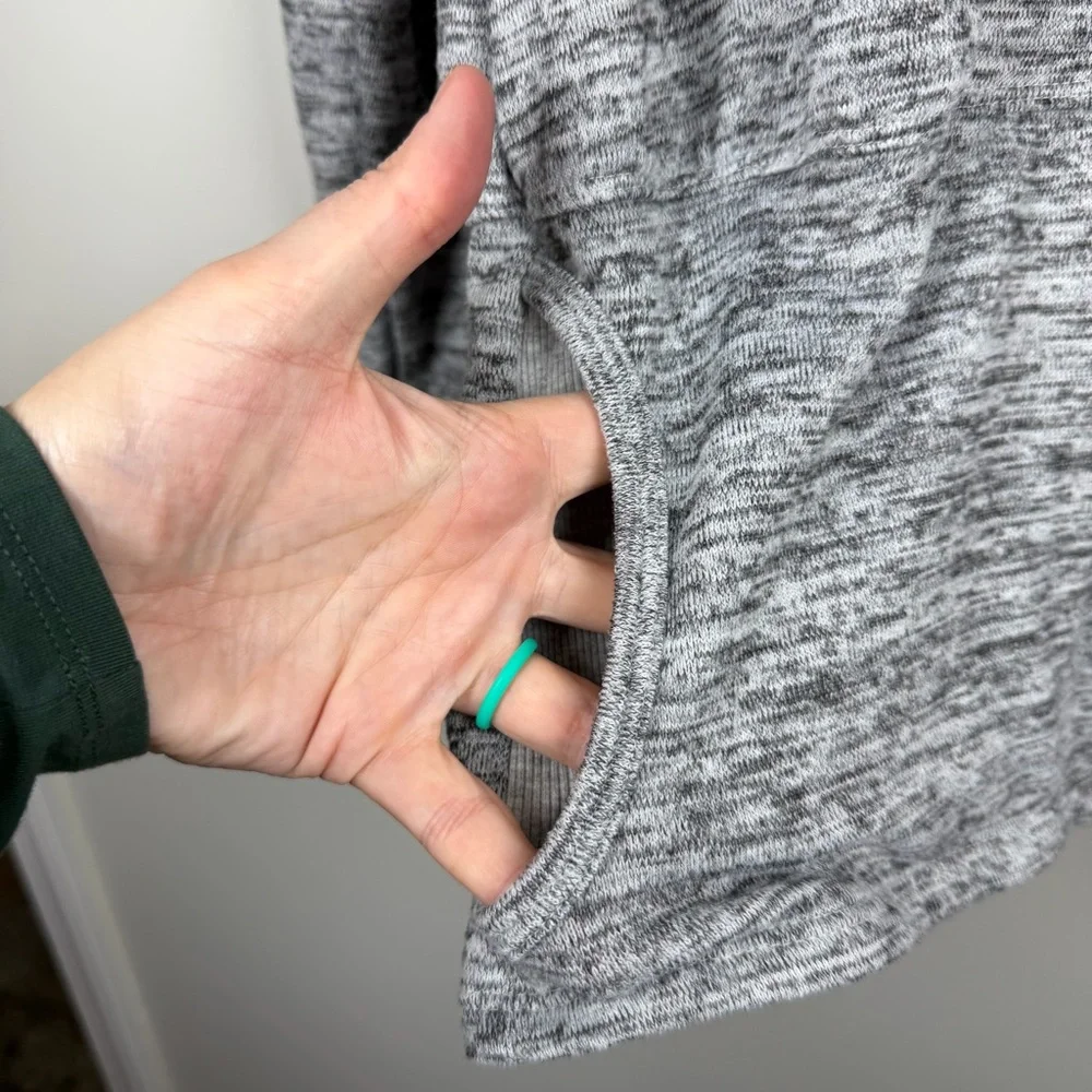 Athleta Sweater Top Womens Large Heather Gray Cowl Neck Thumb Holes Running Gym